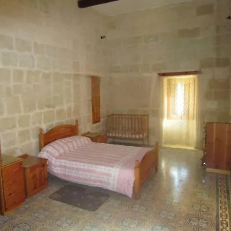 Cauchi 5 Bedroom In Vakantiehuis Għarb