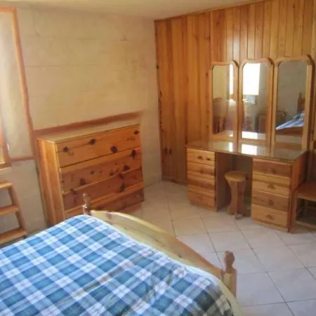 Cauchi 5 Bedroom In *