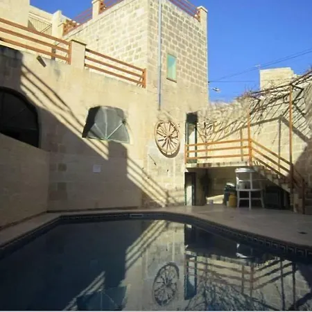 Cauchi 5 Bedroom In *