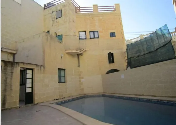 Cauchi 5 Bedroom In * Għarb