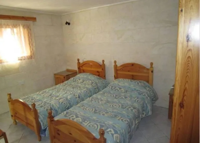 Cauchi 5 Bedroom In Għarb