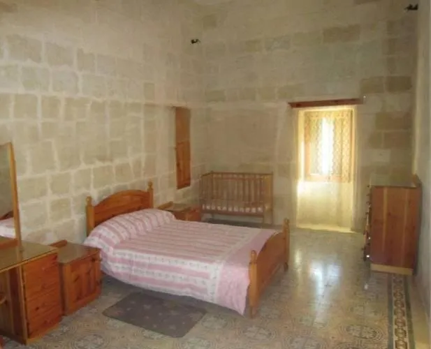 Cauchi 5 Bedroom In Nyaraló Għarb