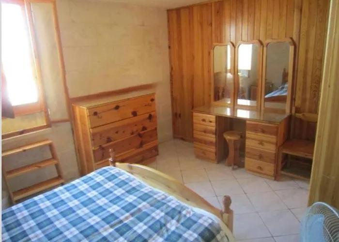 Cauchi 5 Bedroom In *