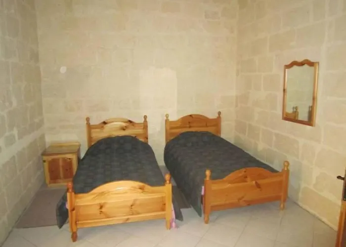 Cauchi 5 Bedroom In * Għarb