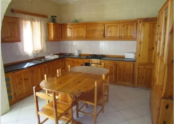Cauchi 5 Bedroom In Nyaraló