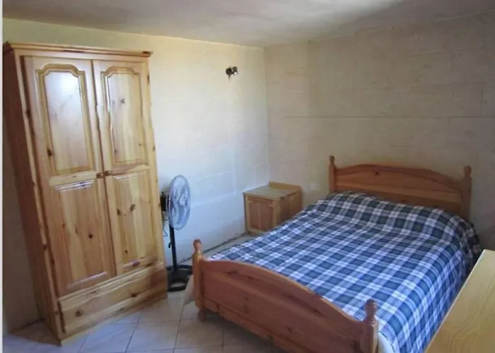 Cauchi 5 Bedroom In Nyaraló Għarb