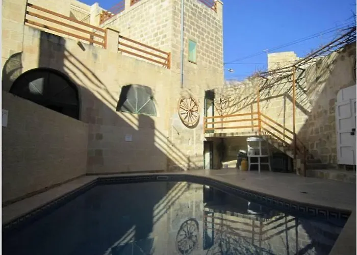 Cauchi 5 Bedroom In *